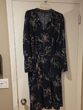 Women's Navy Floral Long Sleeve V-Neck Dress